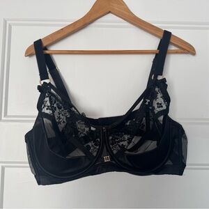 Chic Black Lace Underwire Bra